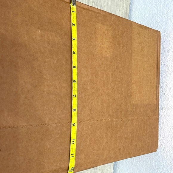 Skims Empty Shipping Box - Picture 4 of 4